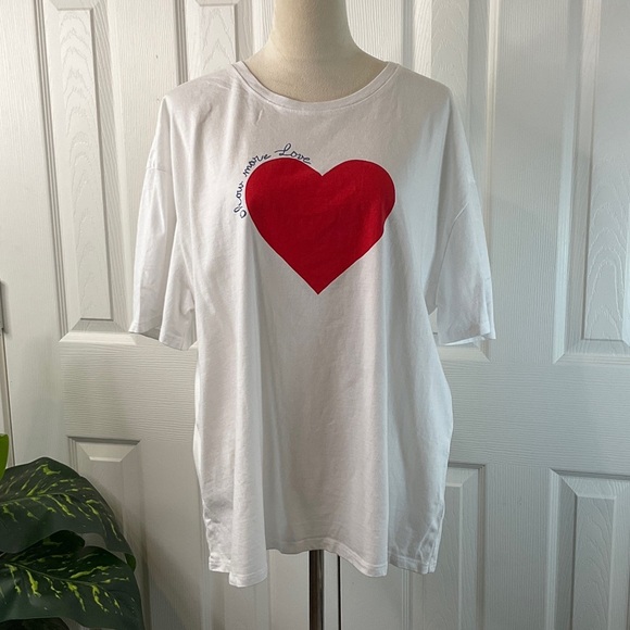 Universal Thread Women's Valentine's Day Oversized
Short Sleeve Graphic Tee XL - Picture 1 of 9
